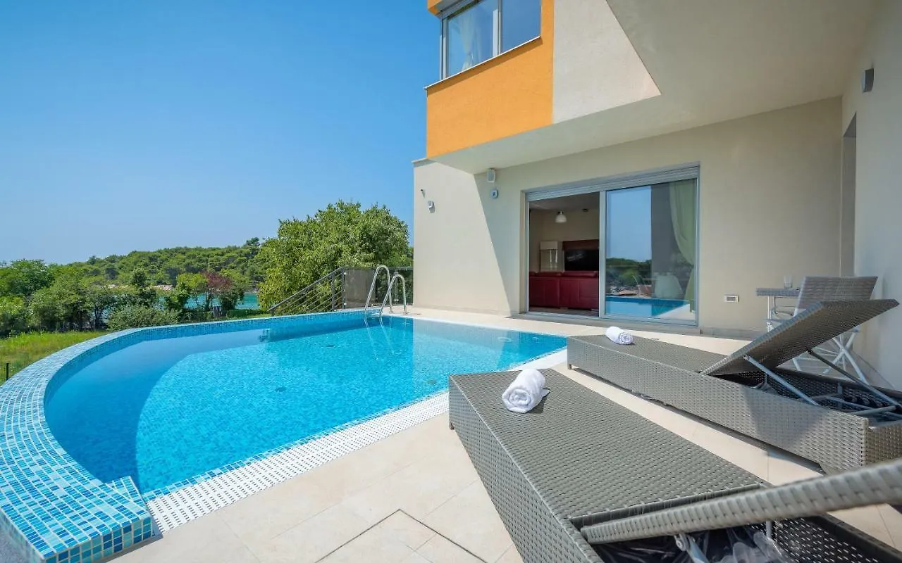 פולה Villa Magnolija